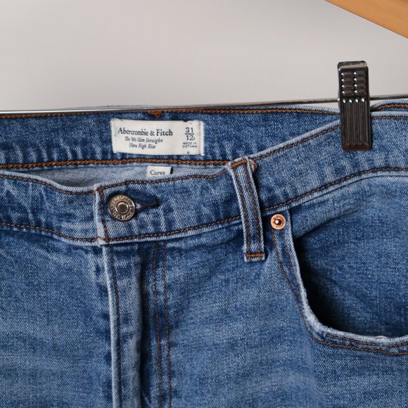 A&F Curve Love Jeans - Picture 3 of 5